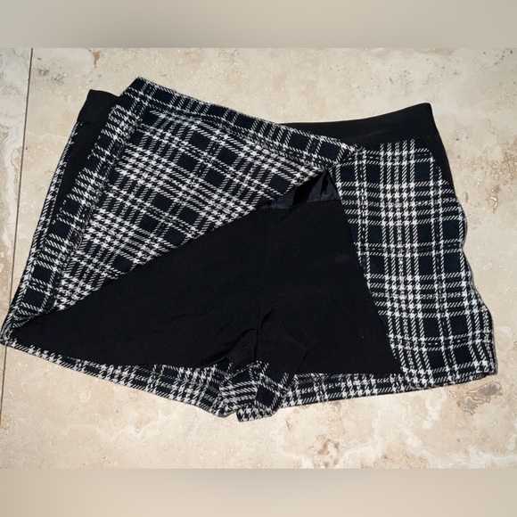 Atmosphere ● Black and White Plaid Mini Skort ● Y2K - Picture 2 of 3